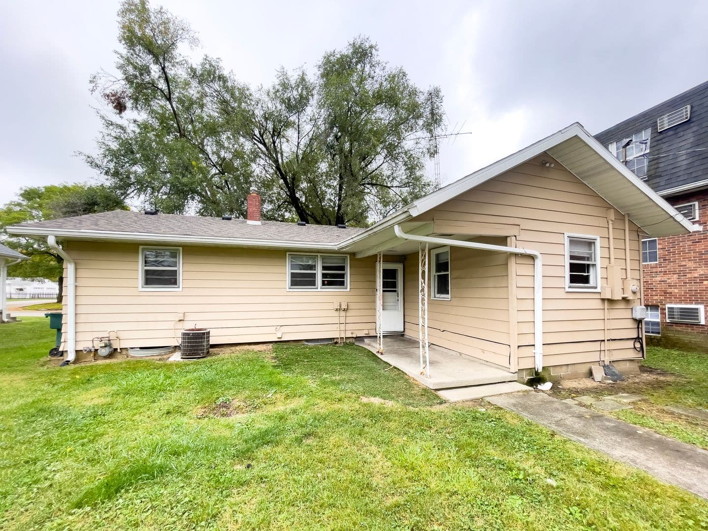 Muncie House: 1711 N Glenwood Ave