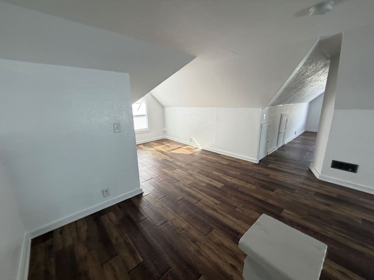 Muncie House: 119 E 8th St