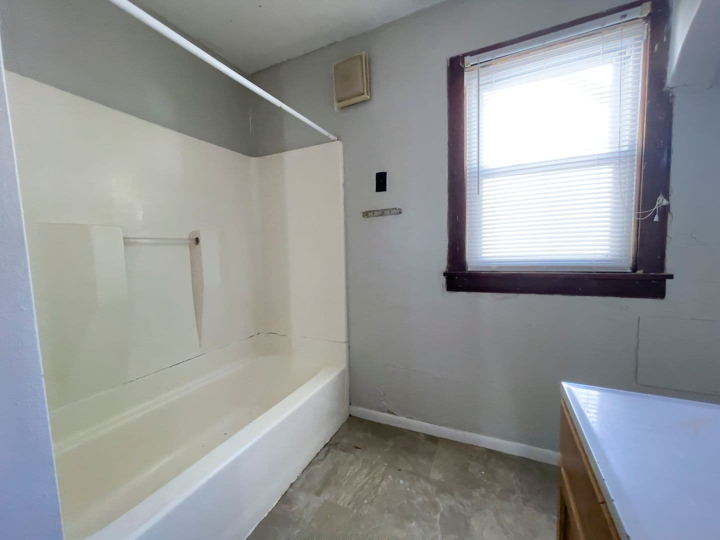 Muncie House: 101 N Dill St