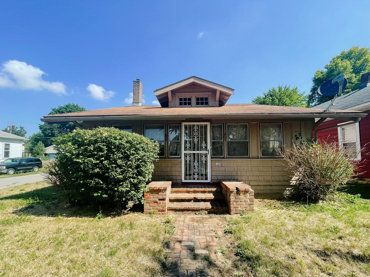 Muncie House: 1220 W 1st St