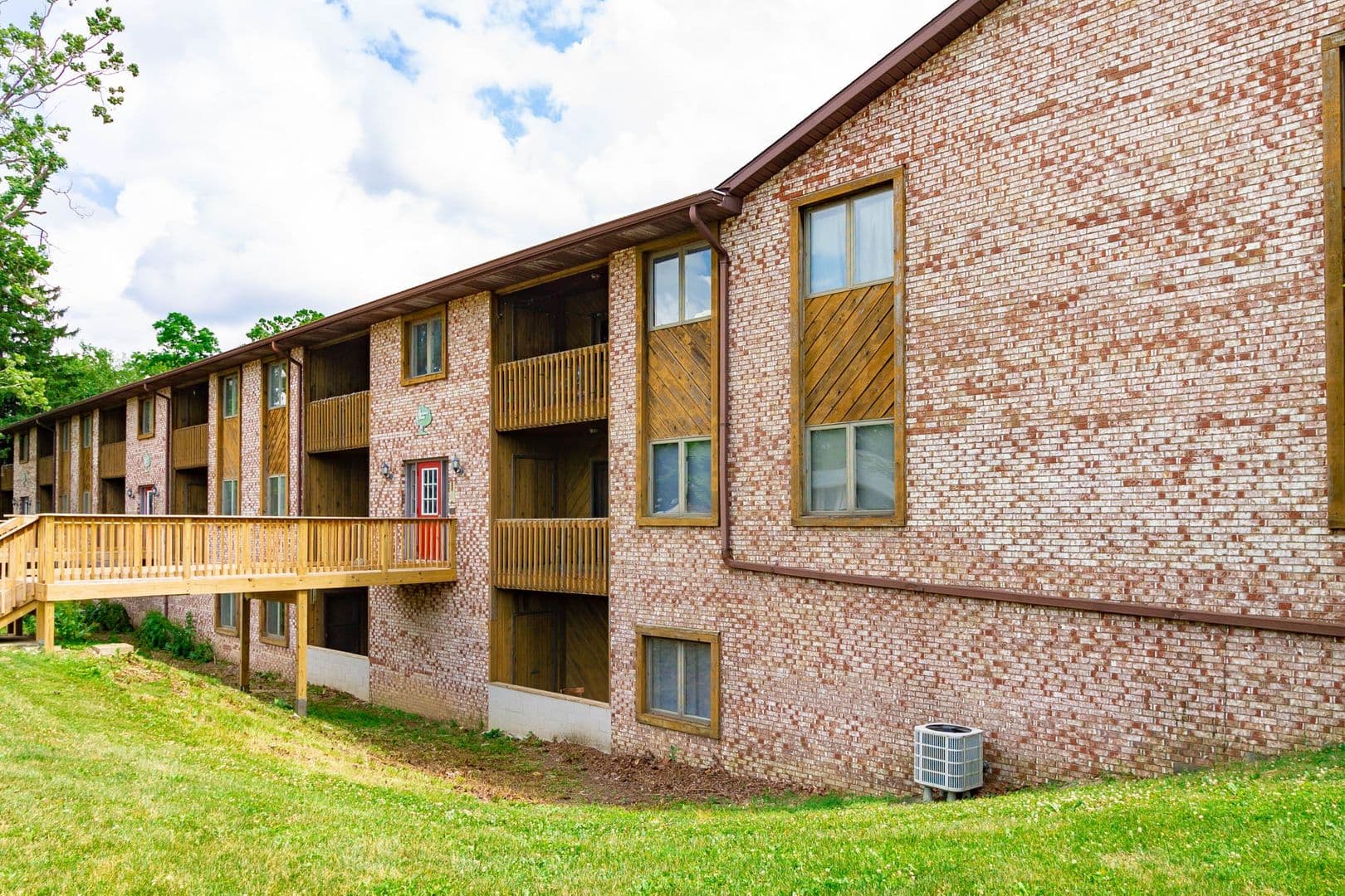 Muncie Apartment: 920 N. Linden St. Apt 13