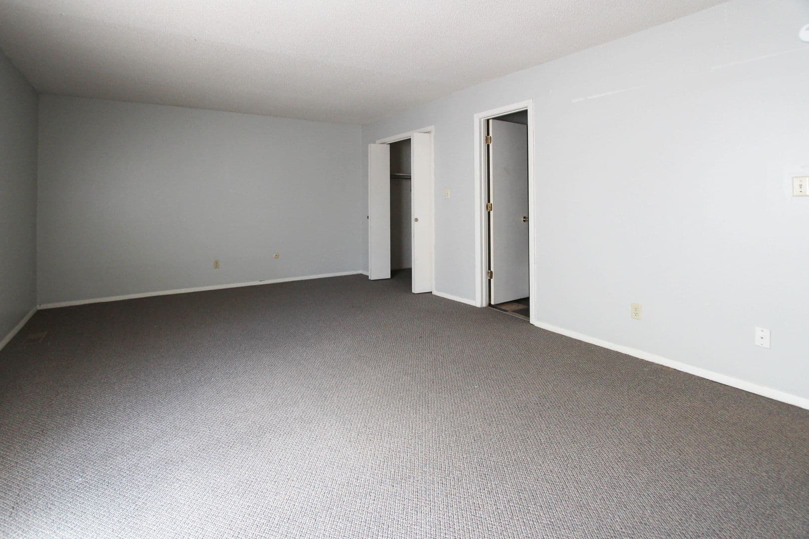 Muncie Apartment: 920 N. Linden St. Apt 20