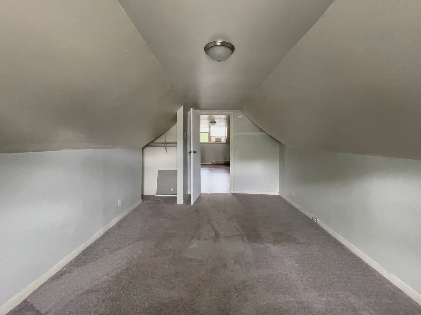 Muncie Apartment: 815 W University Ave