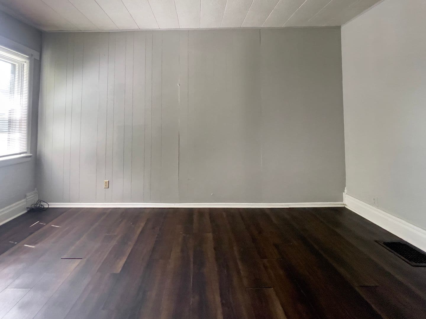 Muncie Apartment: 824 W University Ave.