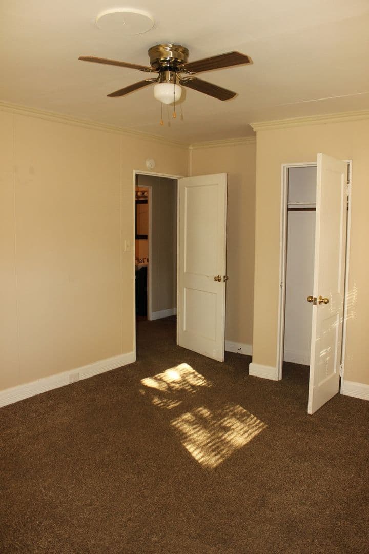Muncie House: 2100 W Parkway Dr