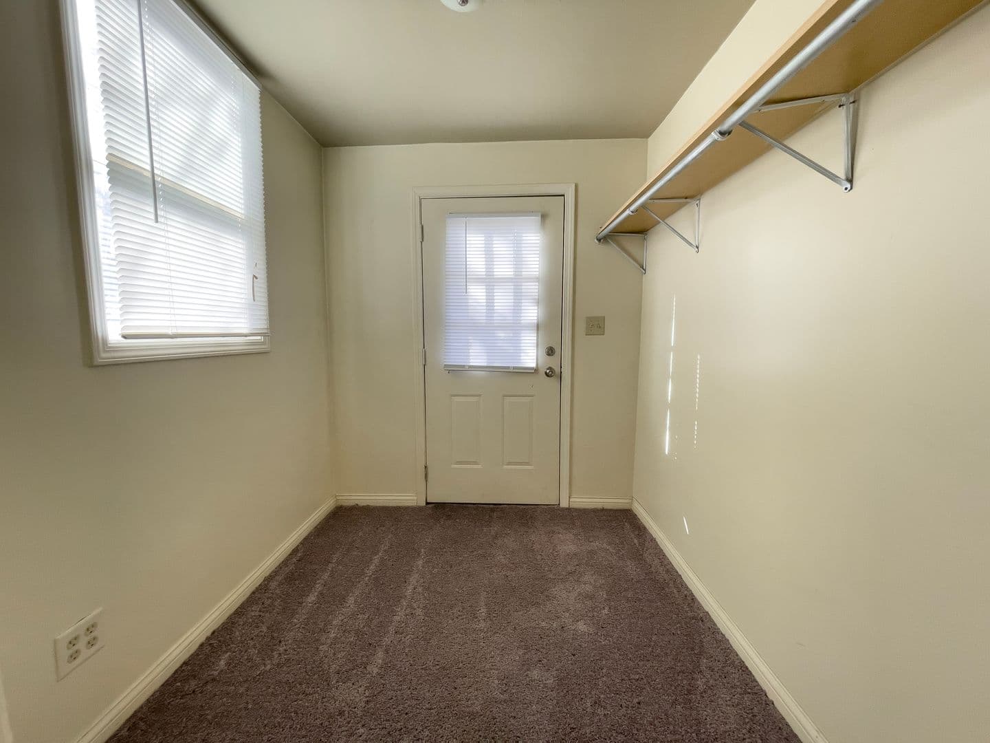 Muncie Apartment: 204 N Dill St