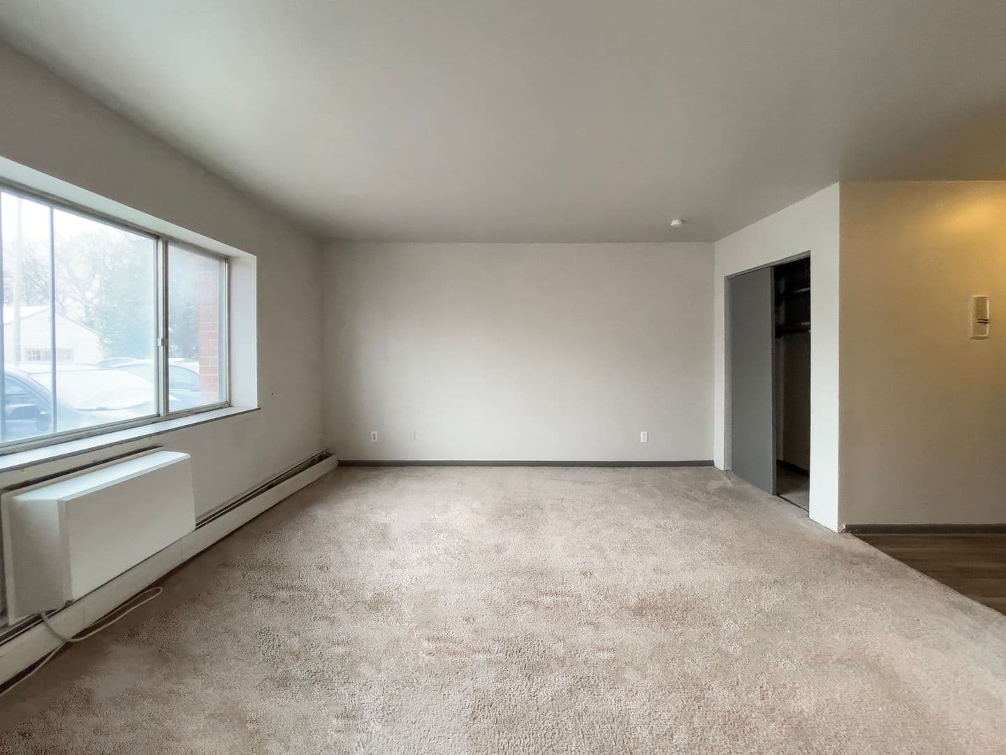 Muncie Apartment: 2000 N Oakwood Ave.