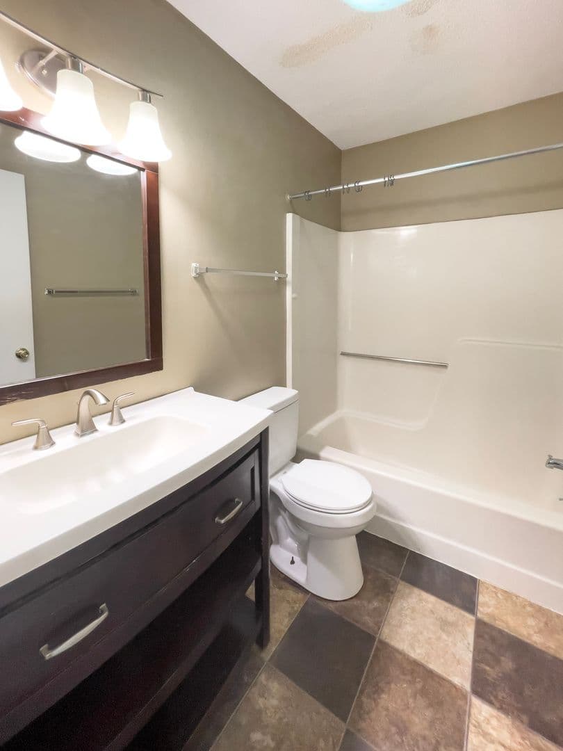 Muncie Apartment: 920 N. Linden St. Apt 1