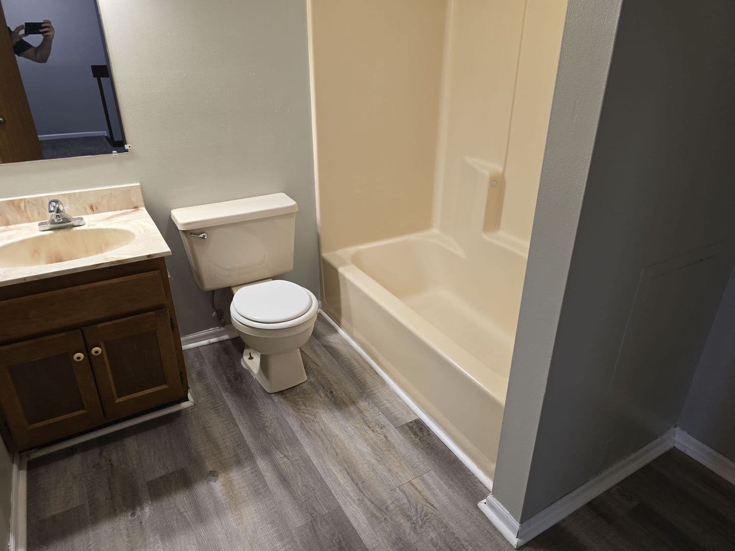 Woodburn Apartment: 22156 Maple Court