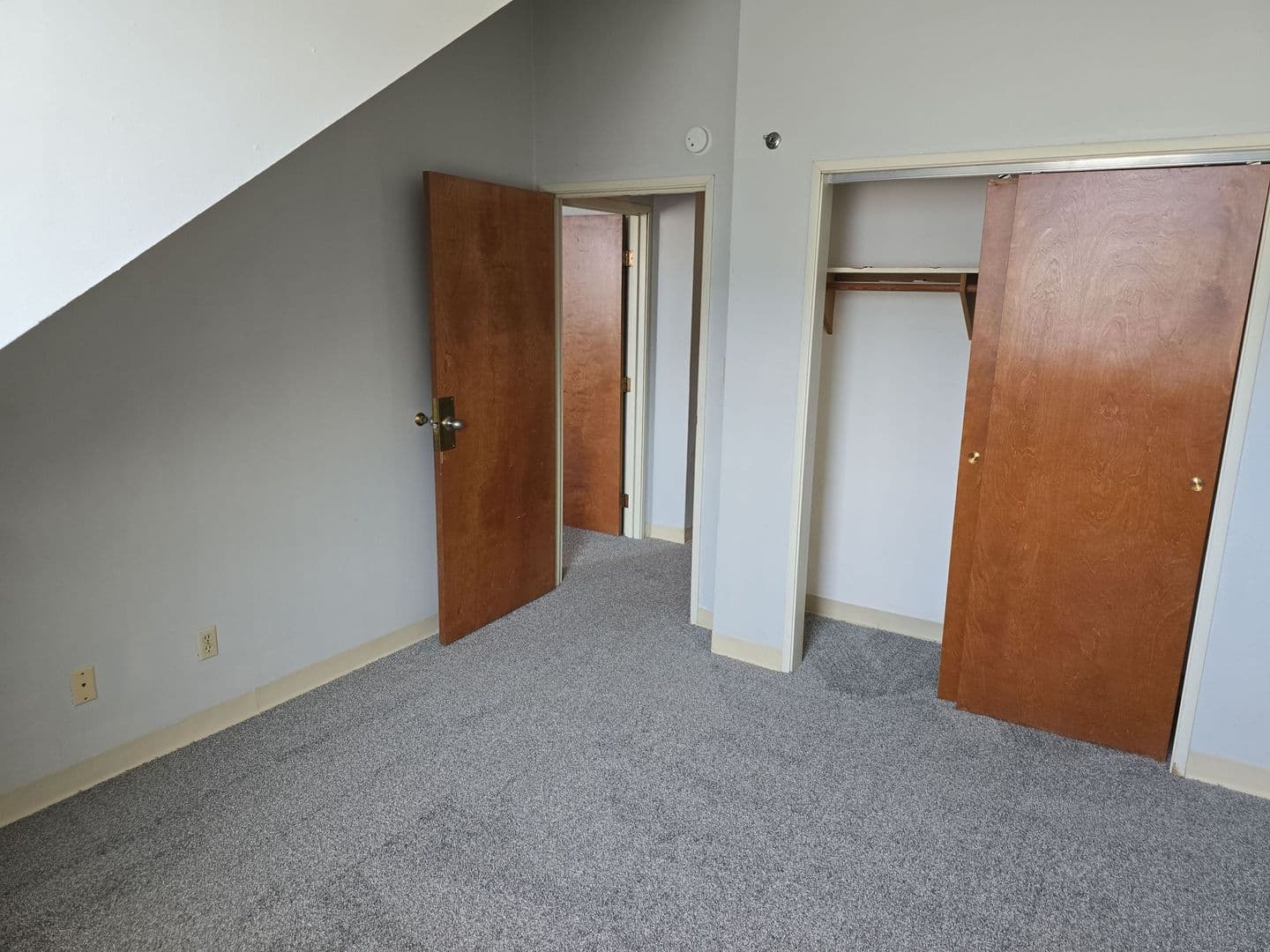 Muncie Apartment: 519 N. Dill St.