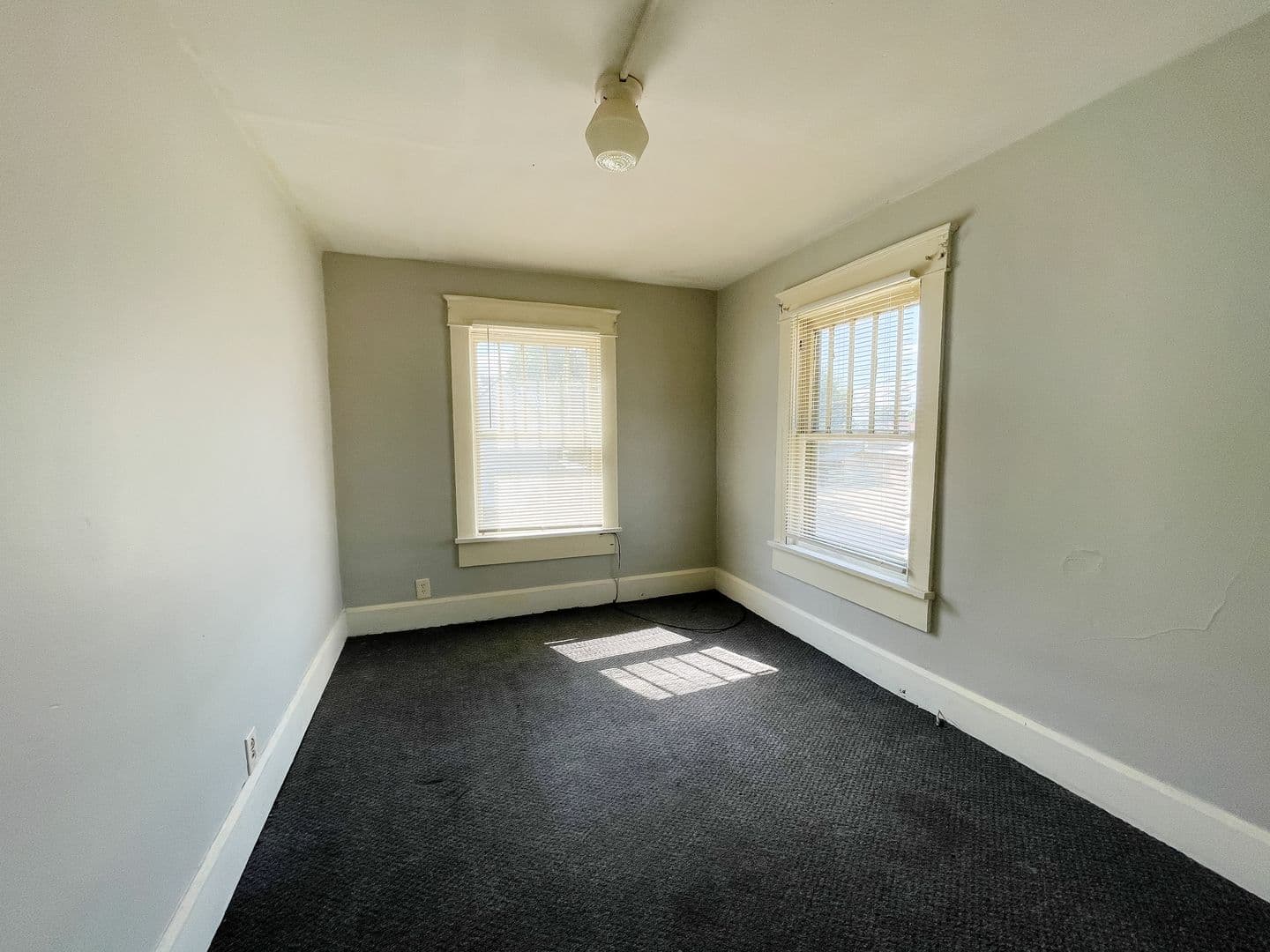 Muncie Apartment: 218 S Martin Ave