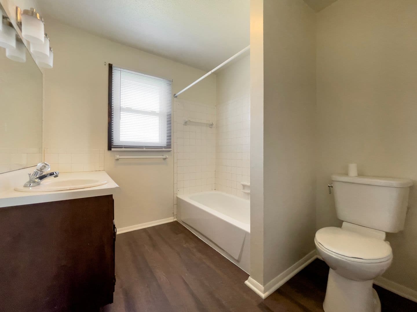 Yorktown Apartment: 2301 S Marsh Ave