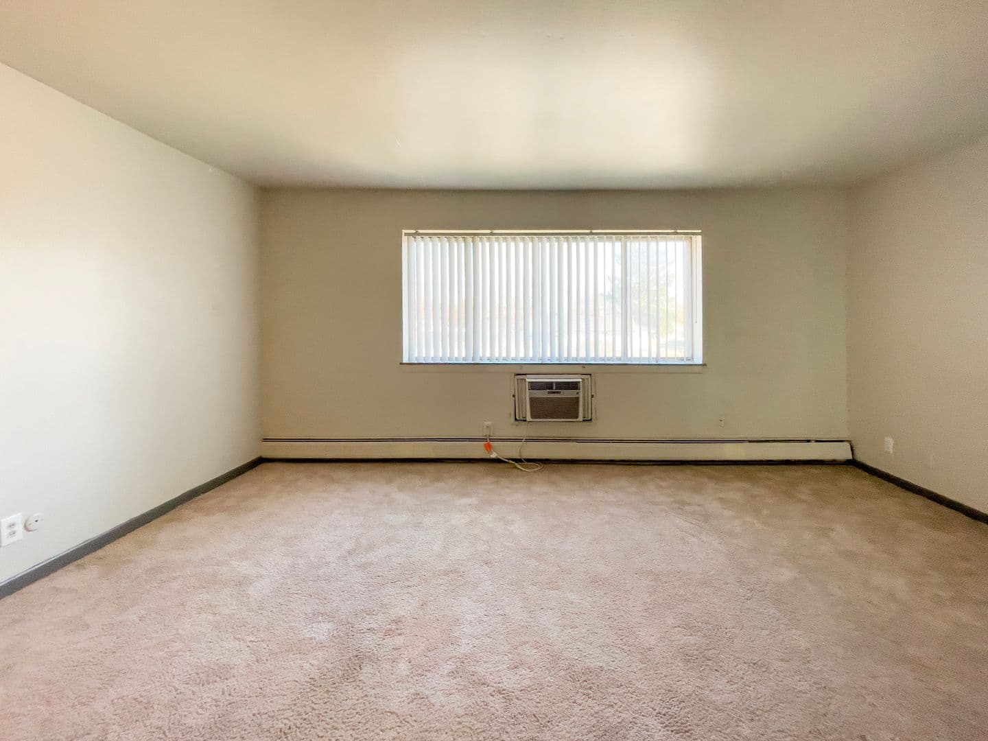 Muncie Apartment: 2000 N Oakwood Ave.