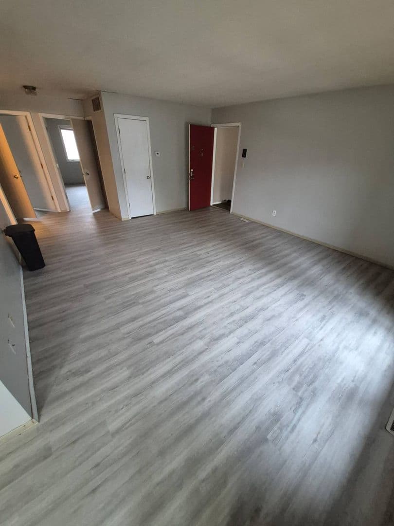 Muncie Apartment: 920 N Linden St.