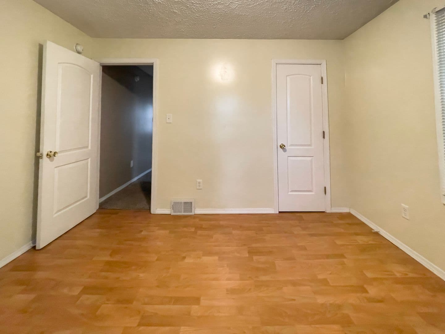 Muncie House: 1512 N Woodridge Ave