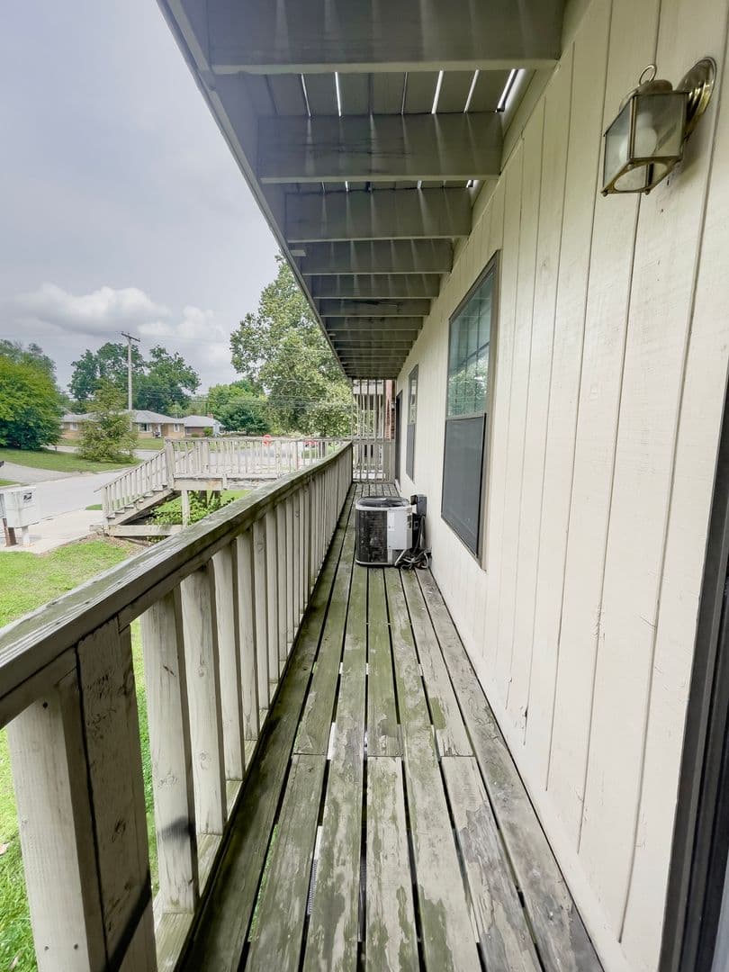 Muncie Apartment: 1001 W Wayne Street #102