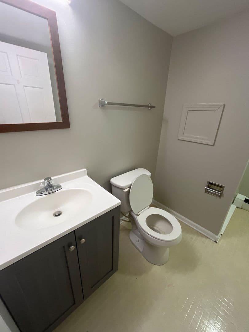 Muncie Apartment: 210 S Nichols Ave.