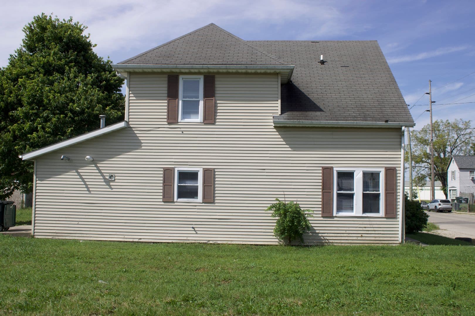 Muncie House: 525 W 8th St