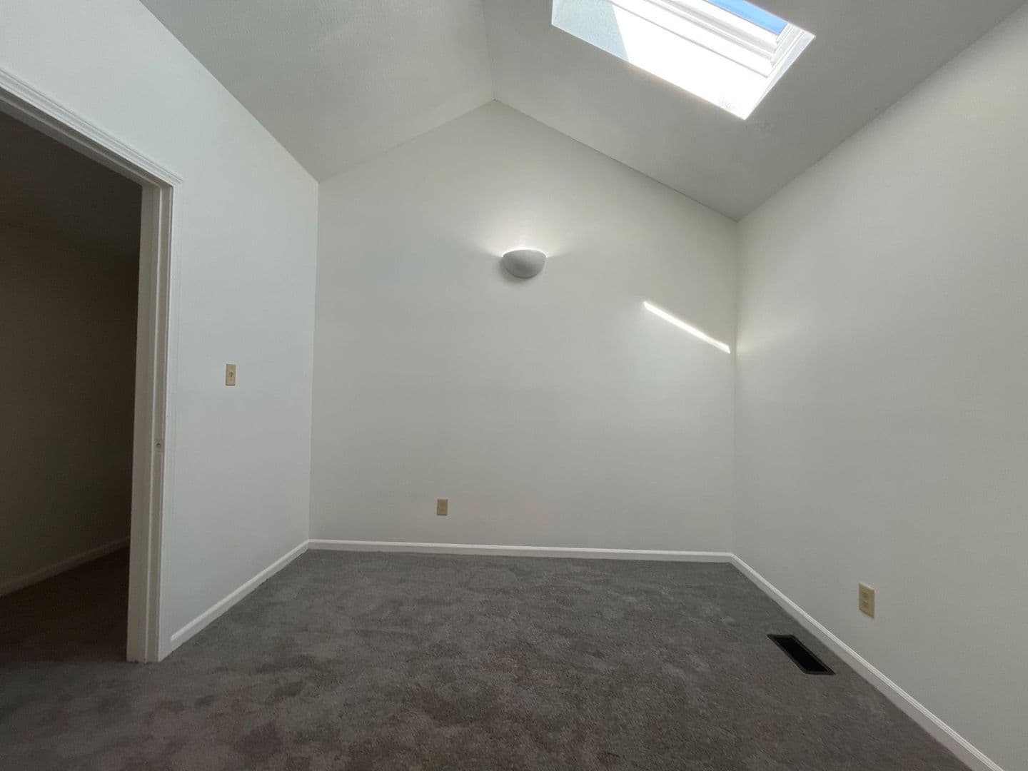 Muncie Apartment: 210 S Nichols Ave.