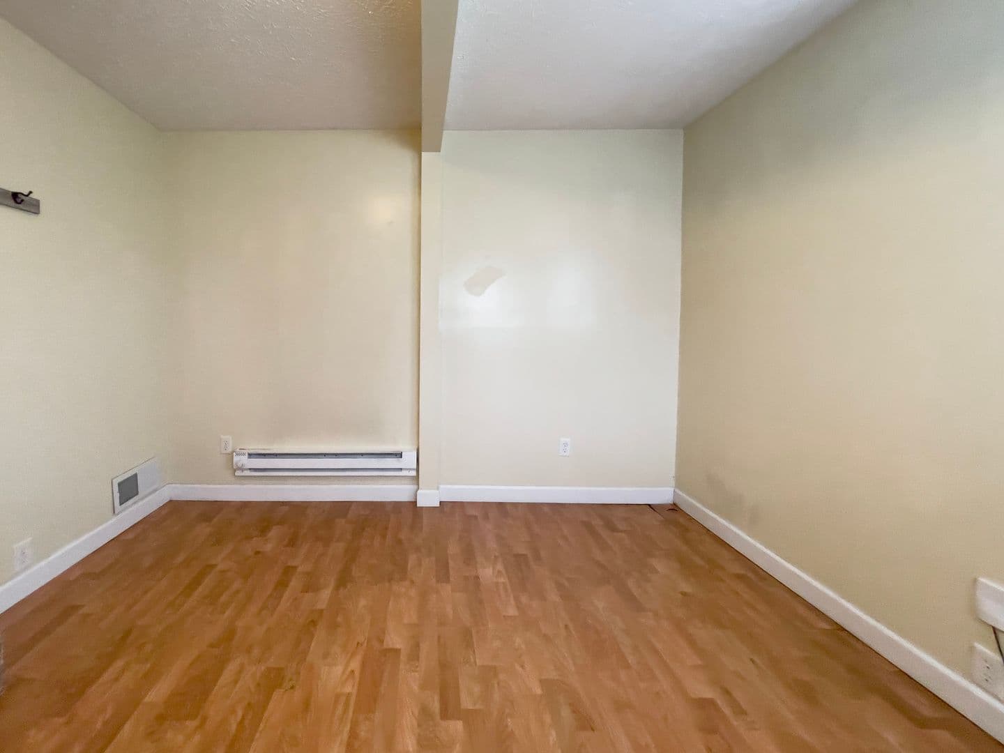 Muncie House: 1512 N Woodridge Ave