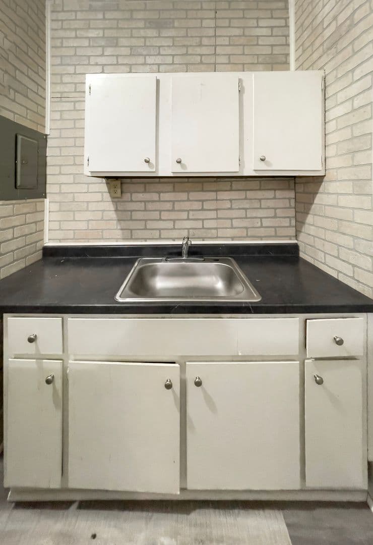 Muncie Apartment: 216 N McKinley Ave.