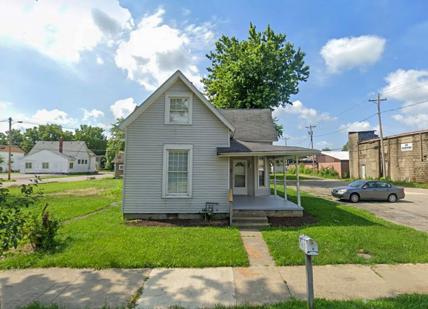 Muncie House: 119 E 8th St