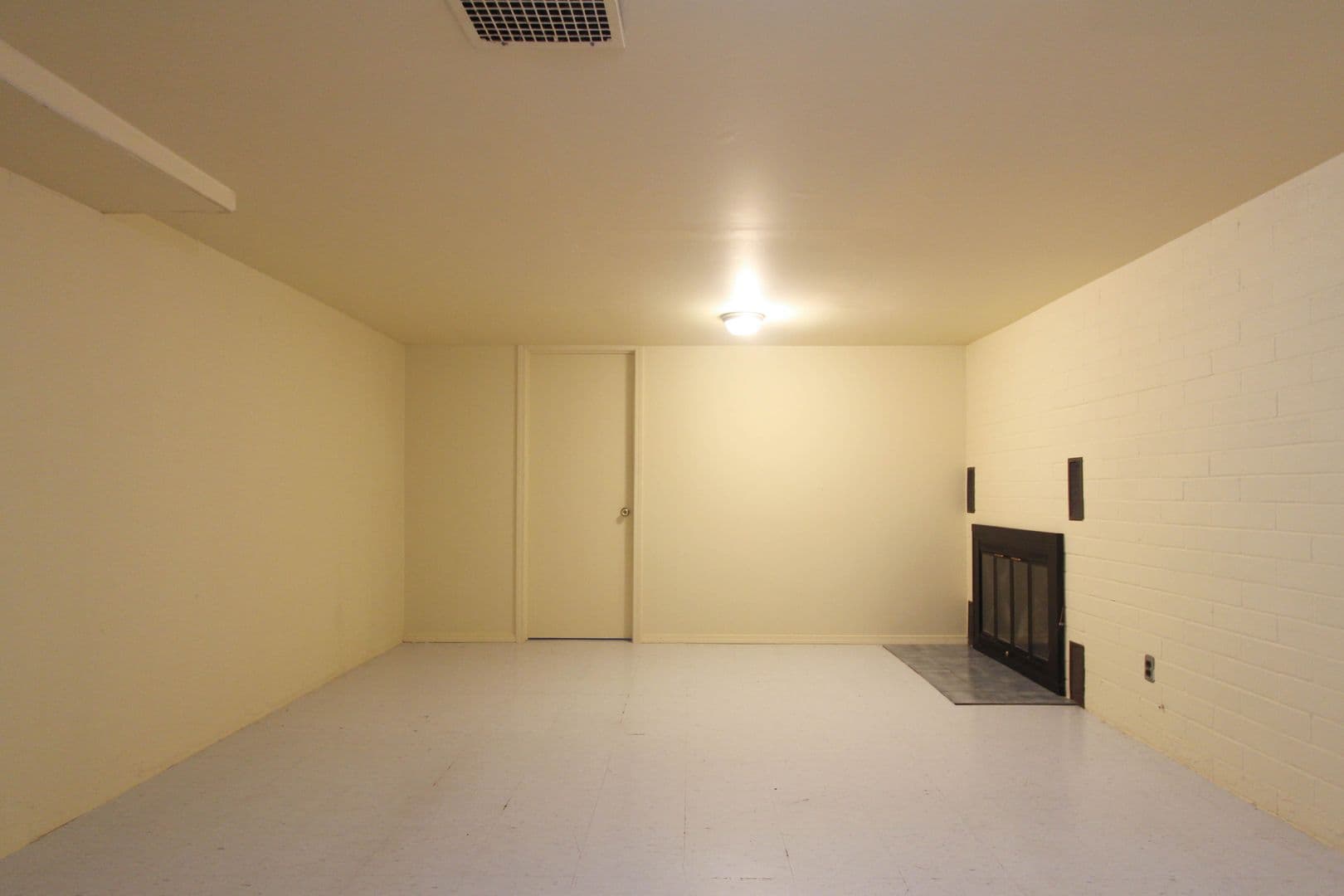 Muncie Apartment: 1506 W White River Blvd. - Apt B.