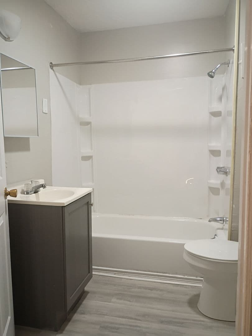 Muncie Apartment: 502 & 502 1/2 S Mound St