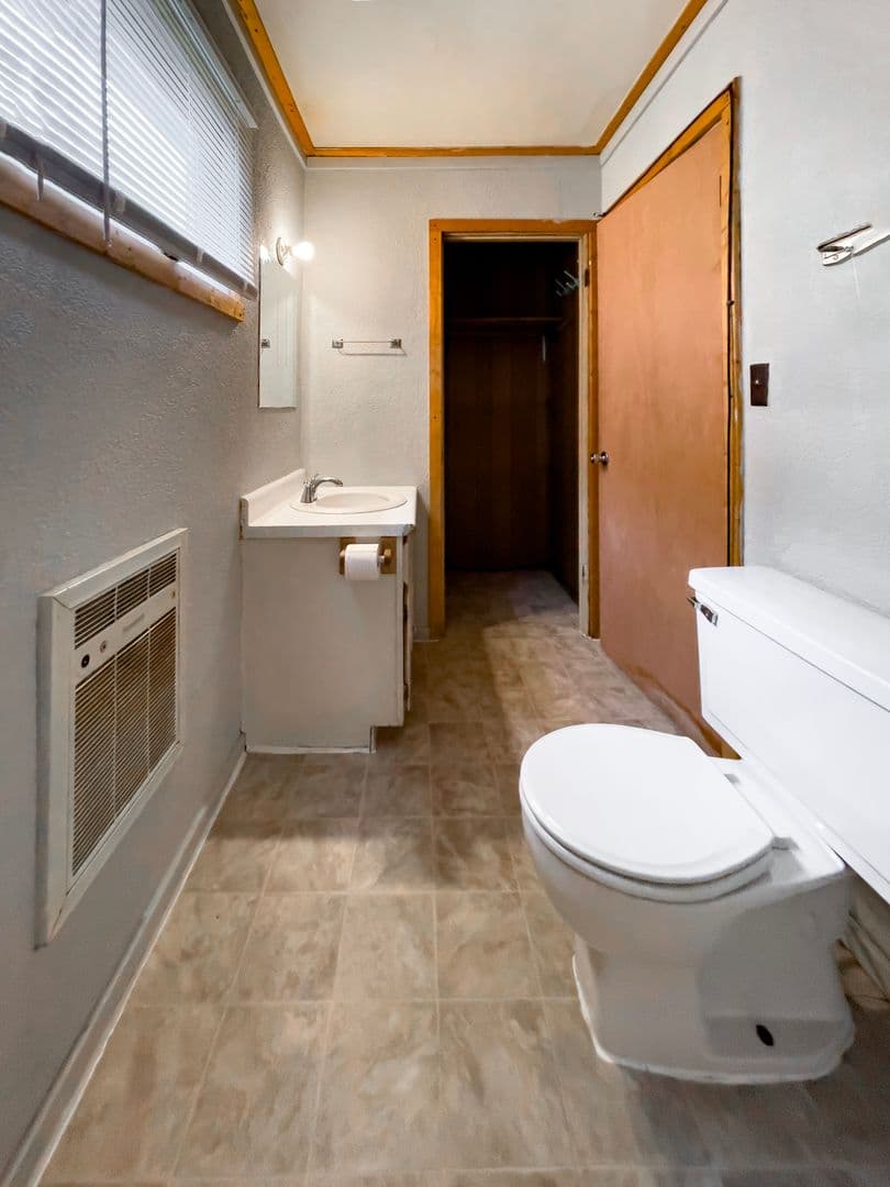 Muncie Apartment: 1607 W Jackson St