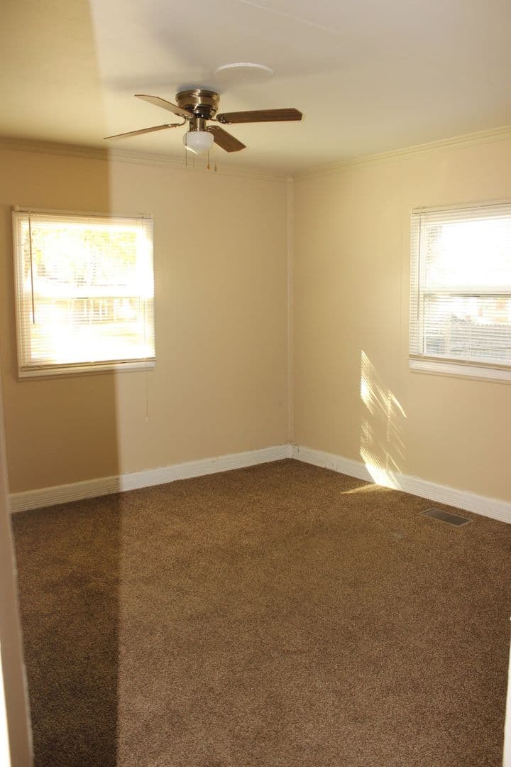 Muncie House: 2100 W Parkway Dr