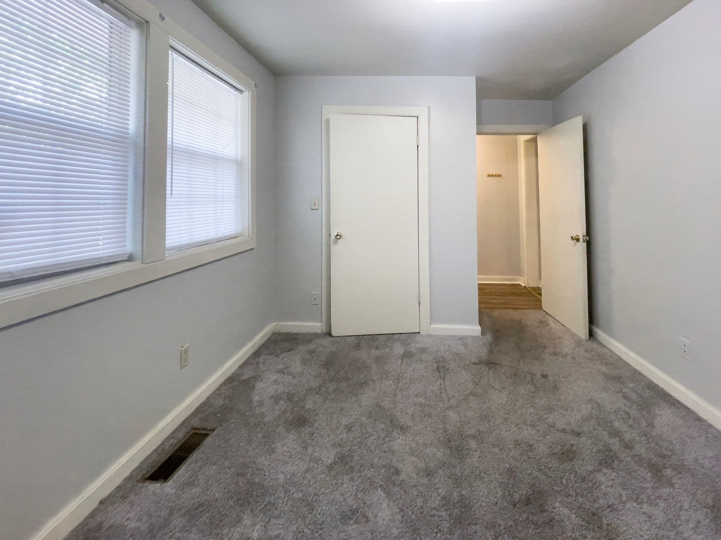 Muncie Apartment: 815 W University Ave