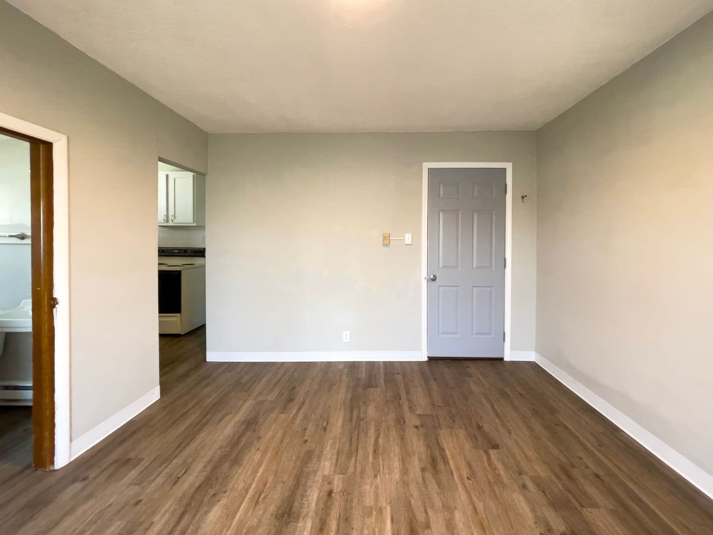 Muncie Apartment: 1924 W Jackson St