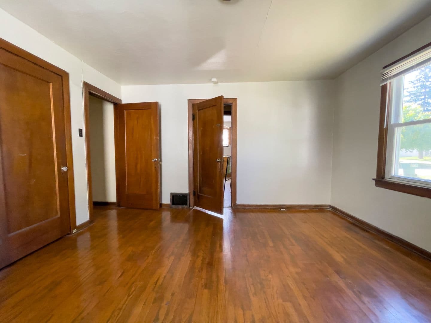Muncie House: 101 N Dill St