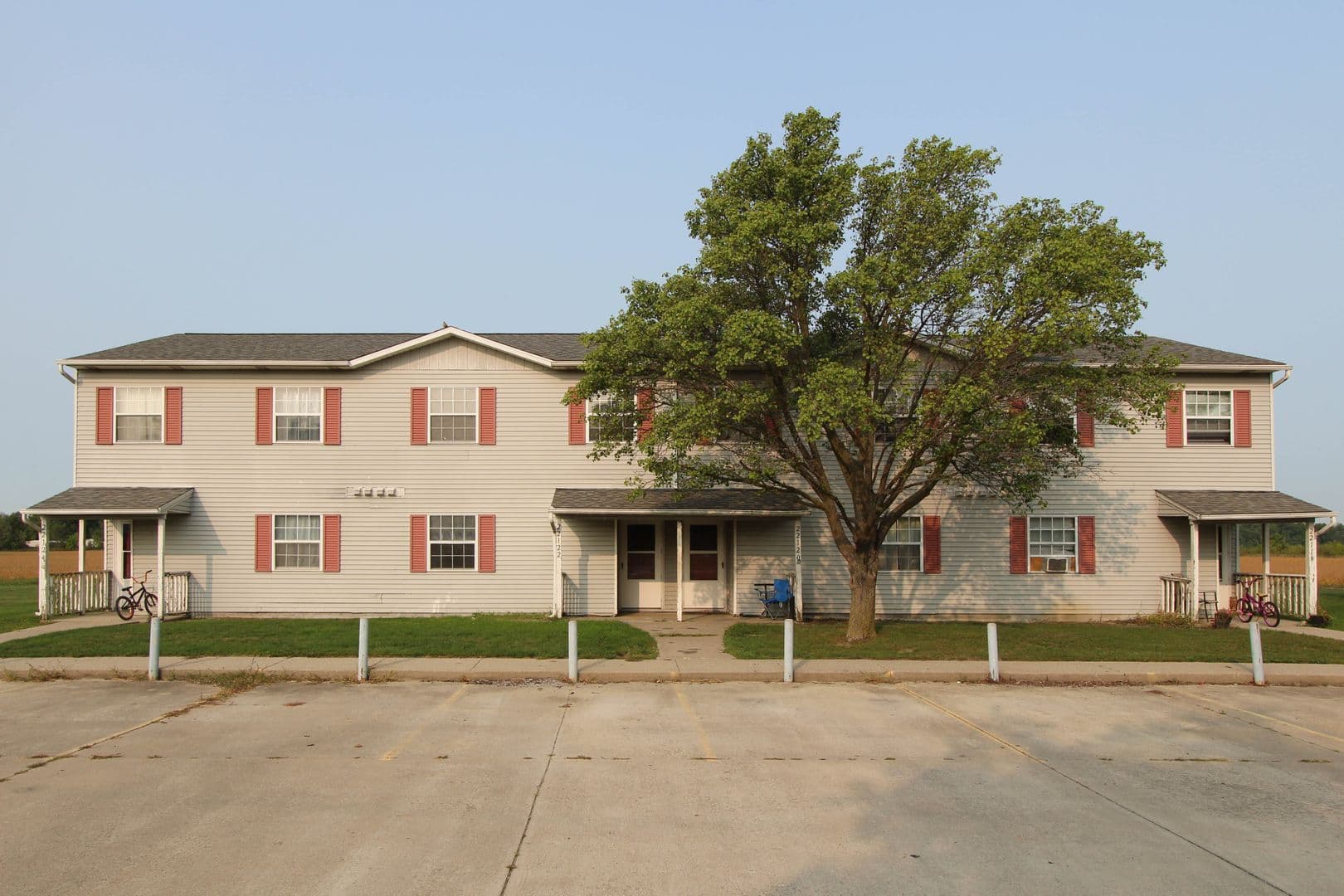 Woodburn Apartment: 22156 Maple Court