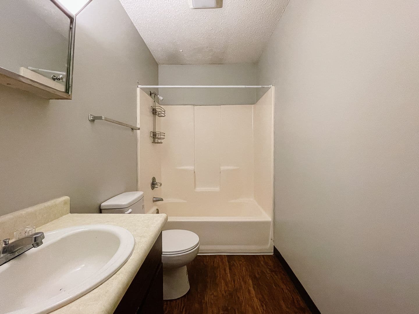 Muncie Apartment: 1408 W White River Blvd