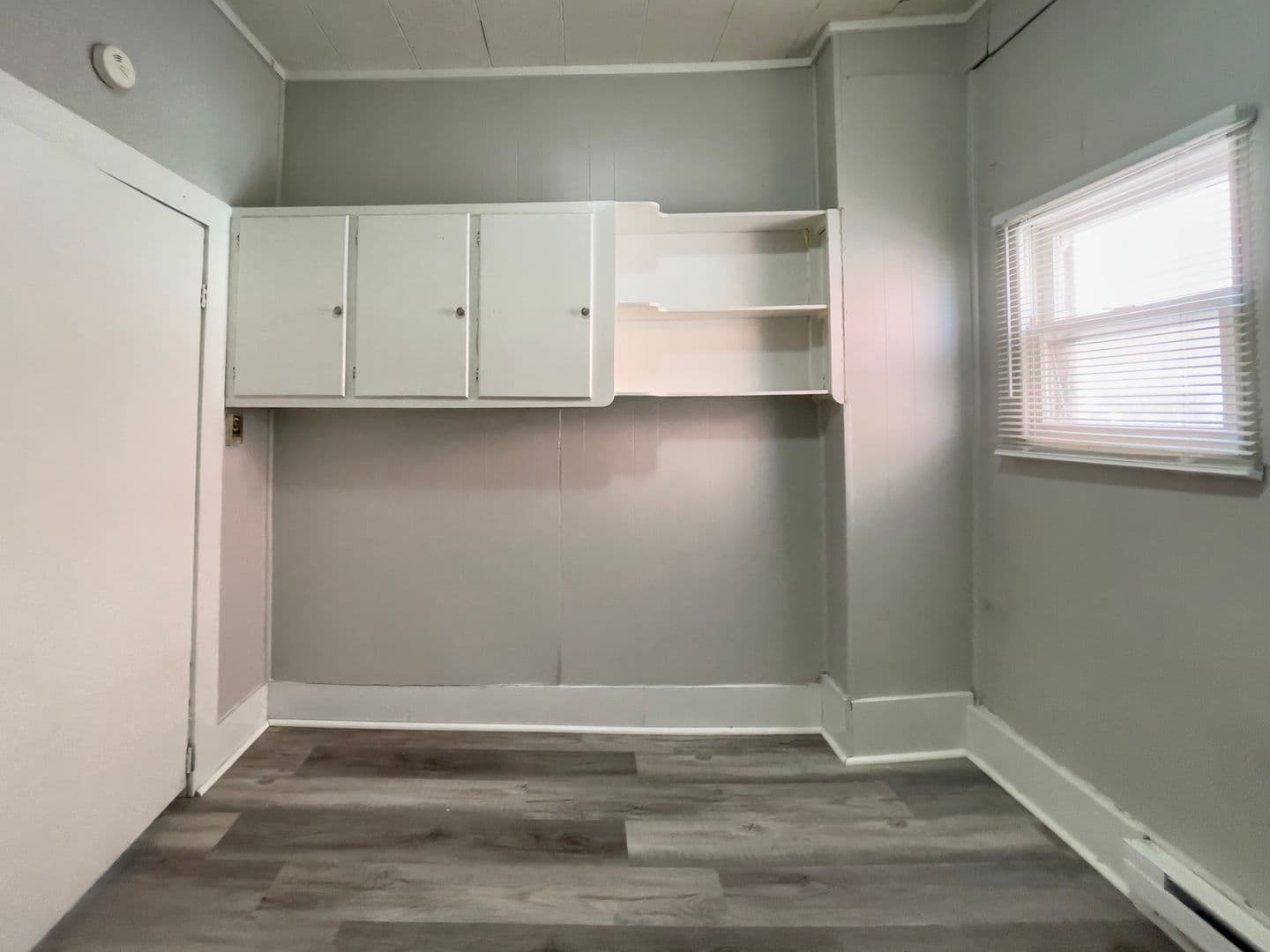 Muncie Apartment: 216 N McKinley Ave.