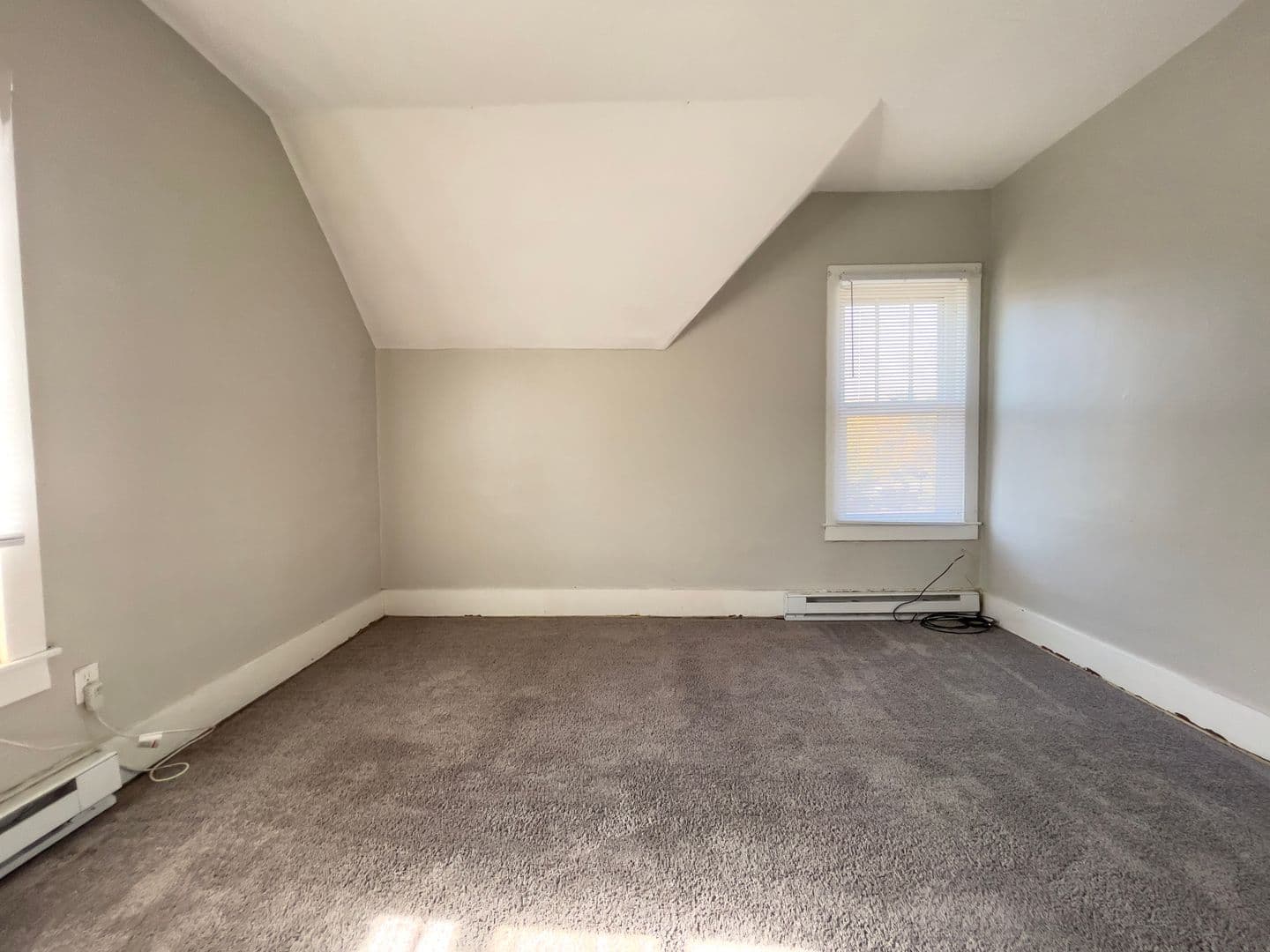 Muncie Apartment: 216 N McKinley Ave.