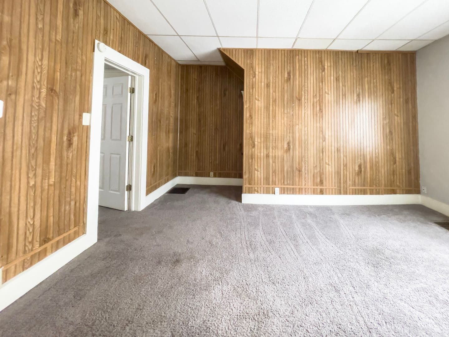 Muncie Apartment: 813 W University Ave