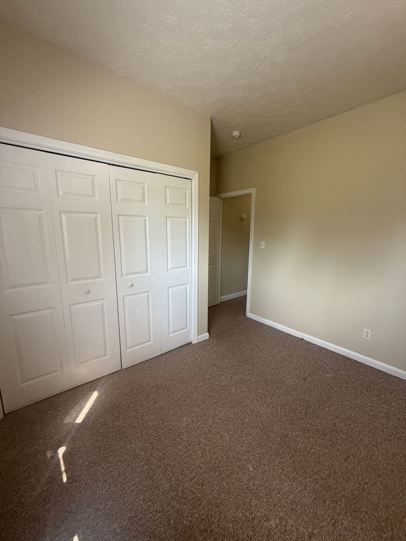 Muncie Apartment: 1914 N Old Mill Rd