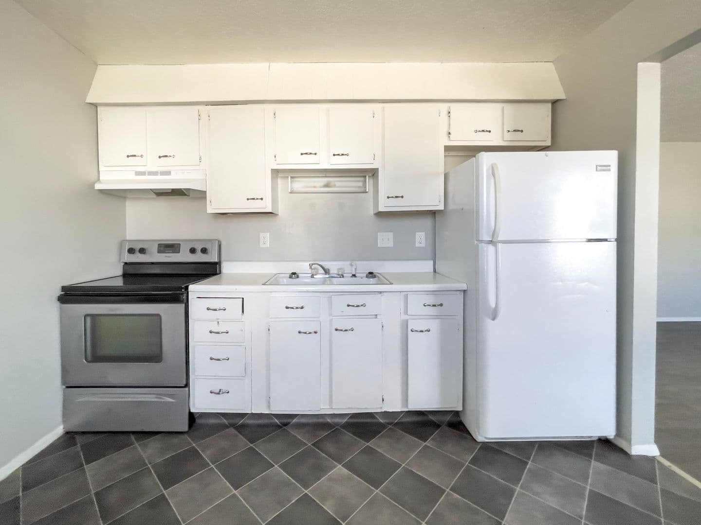 Muncie Apartment: 1701 E 14th St