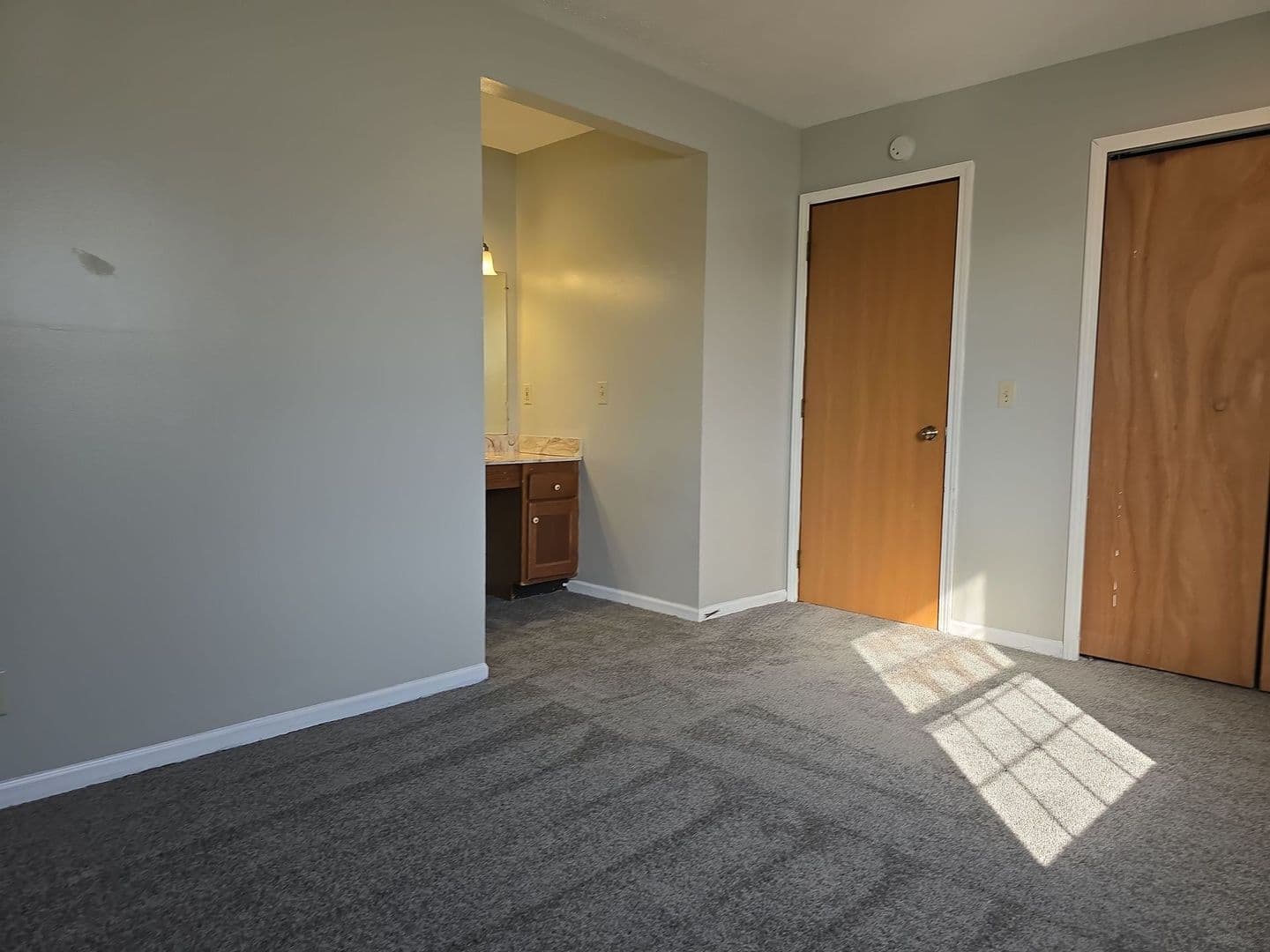 Woodburn Apartment: 22156 Maple Court