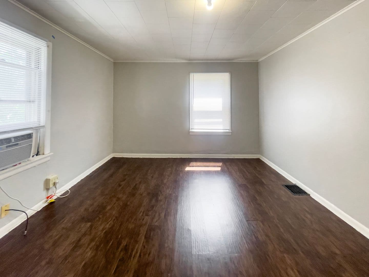 Muncie Apartment: 824 W University Ave.