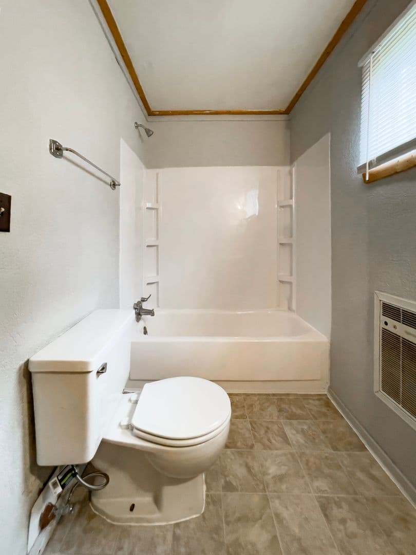 Muncie Apartment: 1607 W Jackson St
