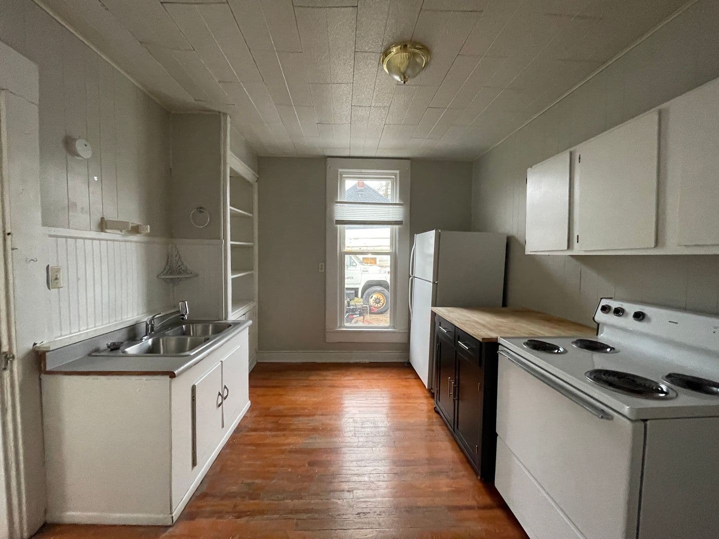 Muncie House: 1602 W Main St