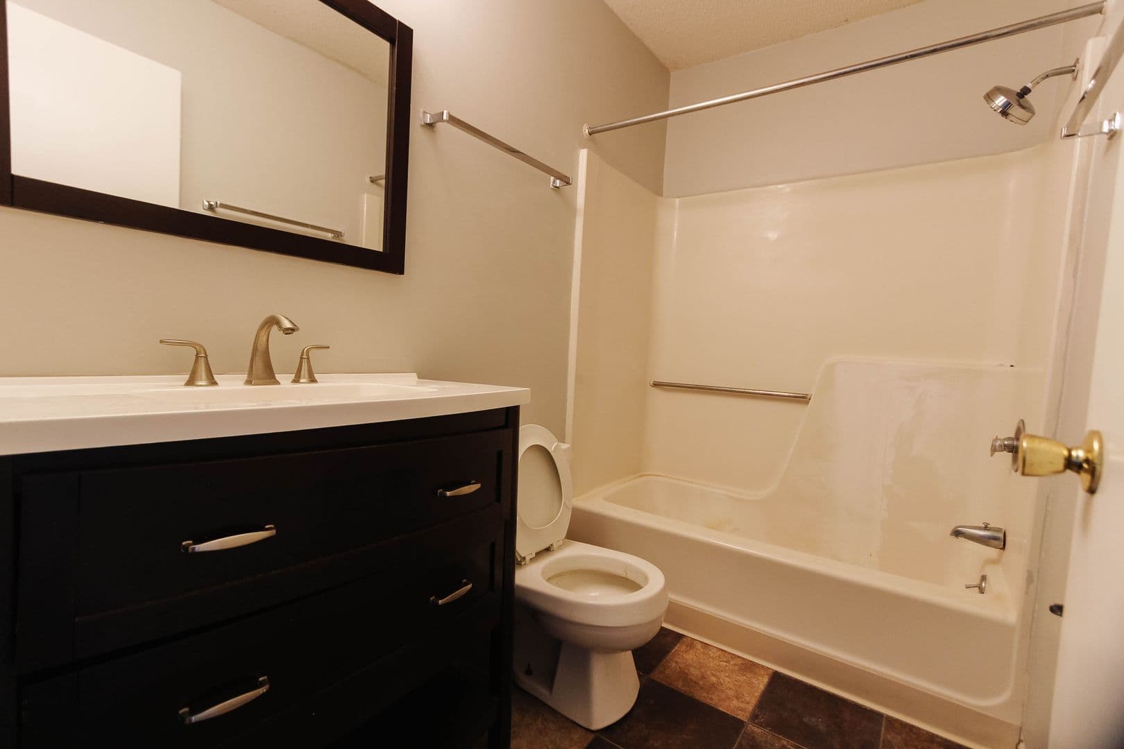 Muncie Apartment: 920 N Linden St.