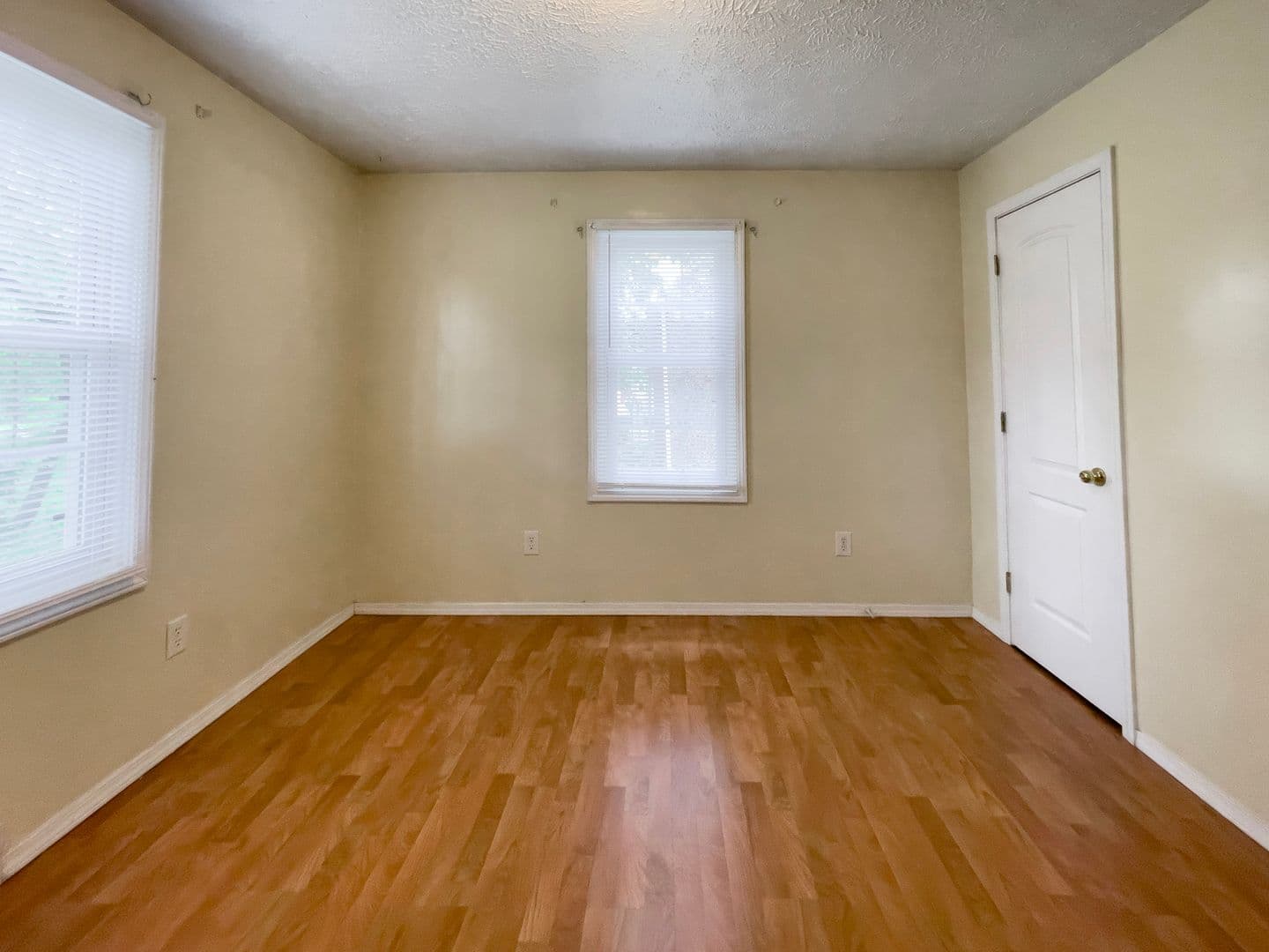 Muncie House: 1512 N Woodridge Ave
