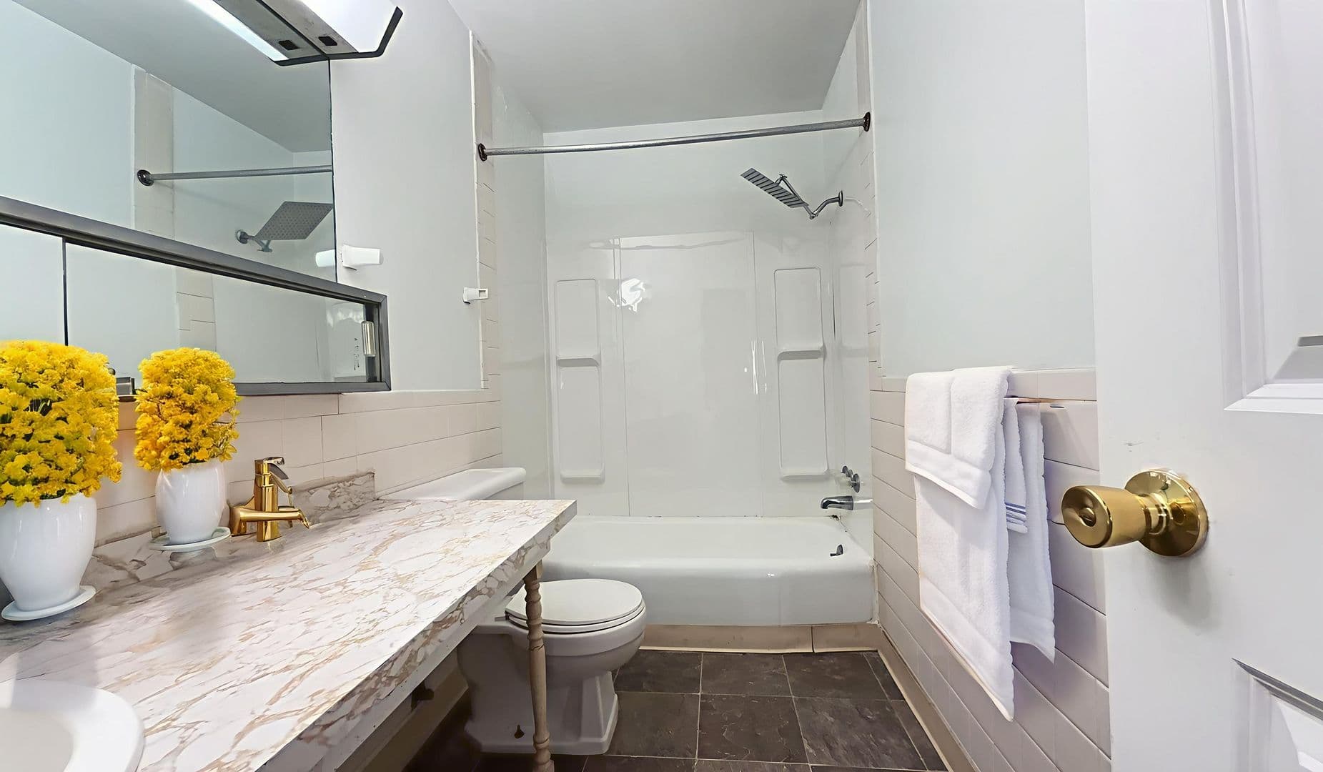Muncie Apartment: 720 W Centennial Ave