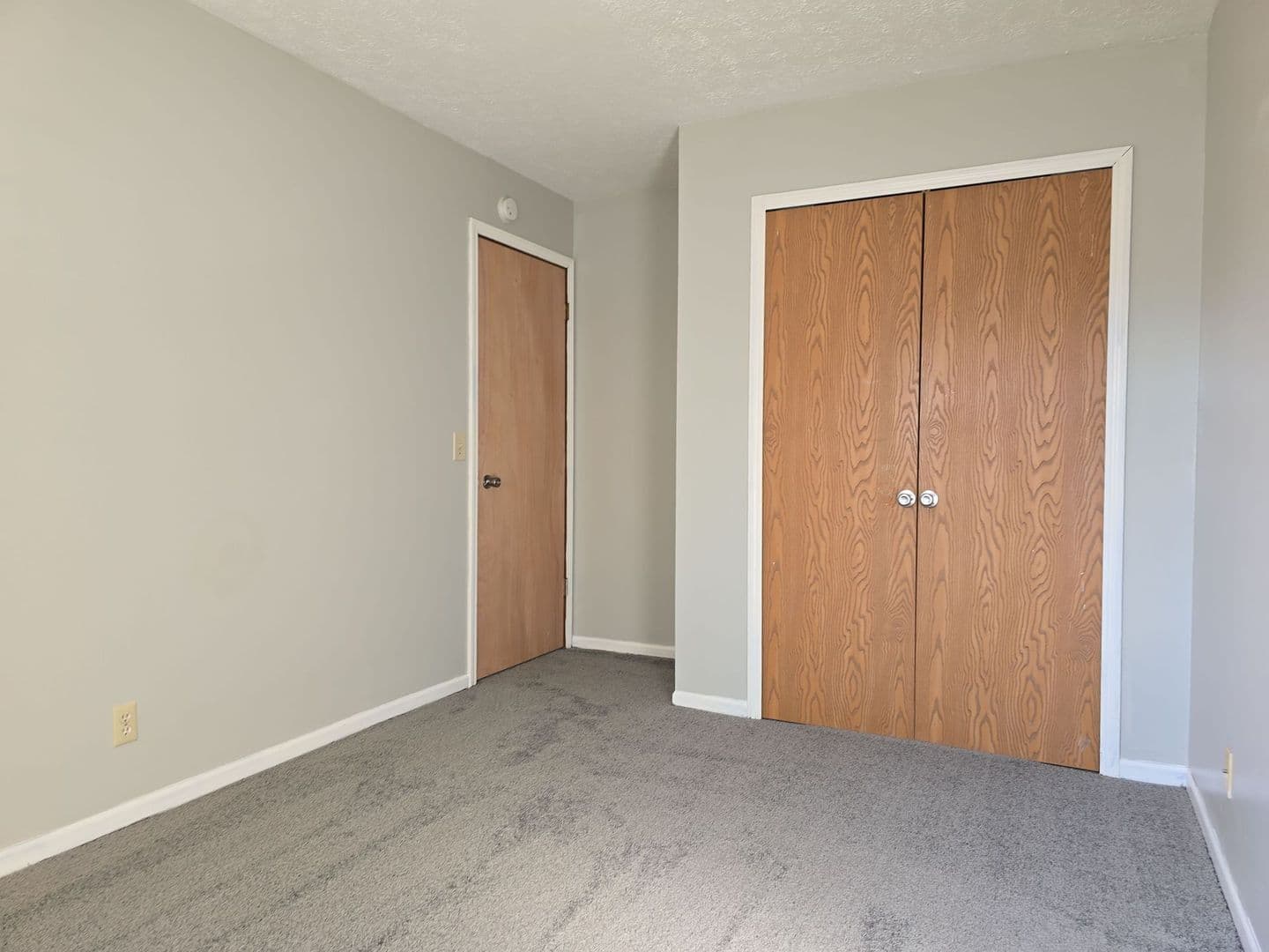 Woodburn Apartment: 22156 Maple Court