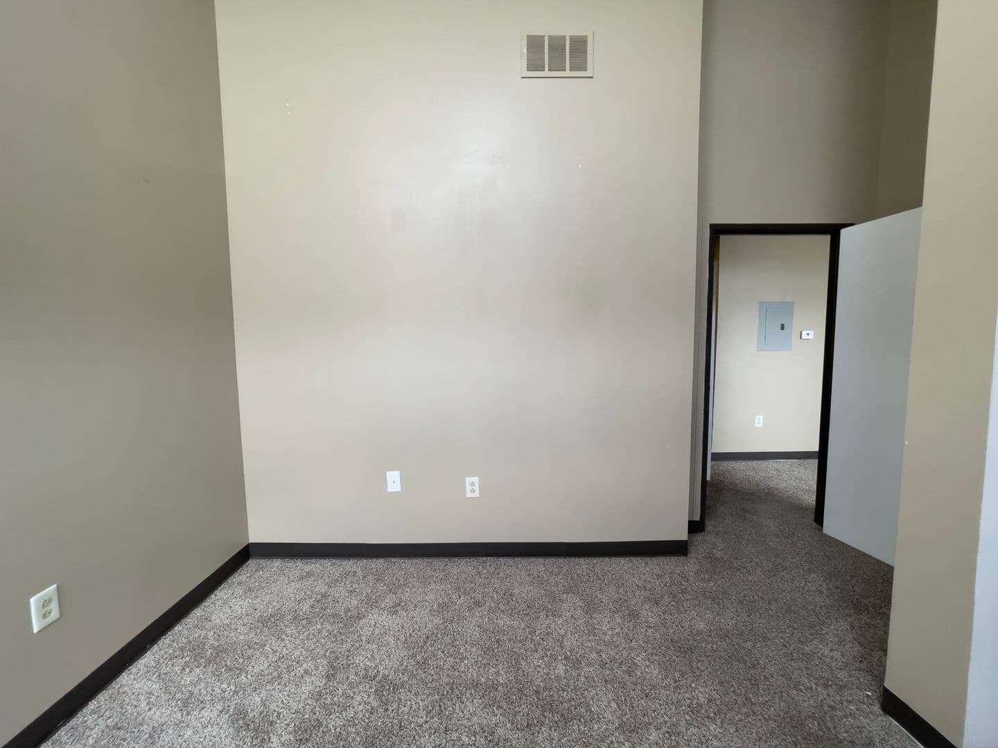Muncie Apartment: 301 W 13th St