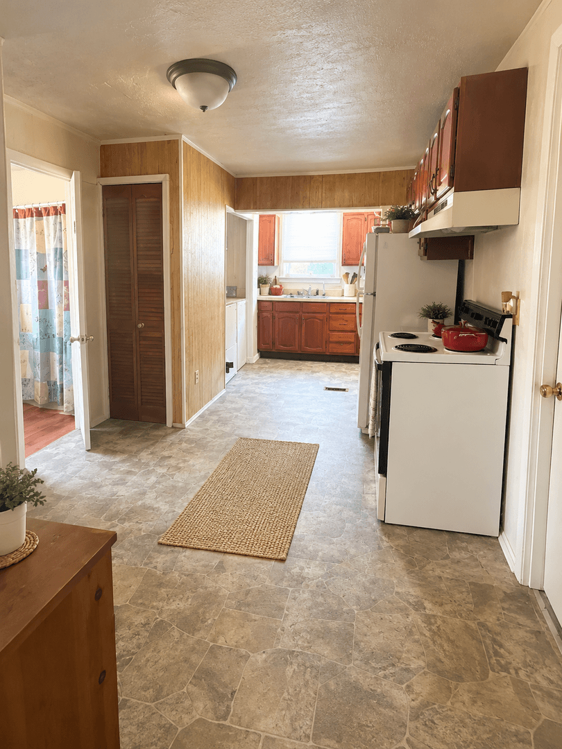 Muncie House: 1500 E Butler St